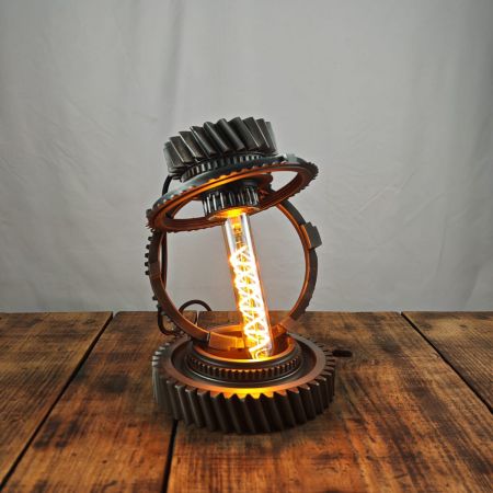 Gears – custom lamp 068, de Max Hierro