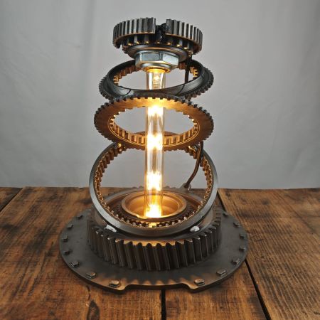 Gears – custom lamp 070, de Max Hierro