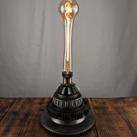 Gears – custom lamp 062, de Max Hierro