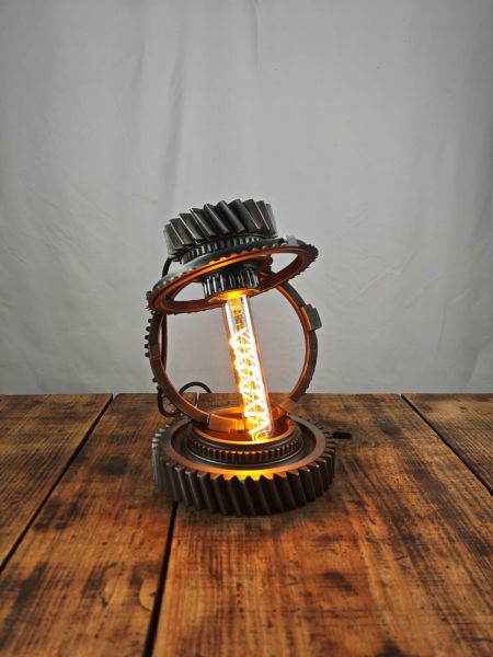 Gears – custom lamp 068, de Max Hierro