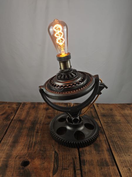 Gears – custom lamp 063, de Max Hierro