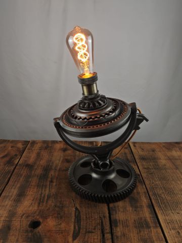 Gears – custom lamp 063, de Max Hierro
