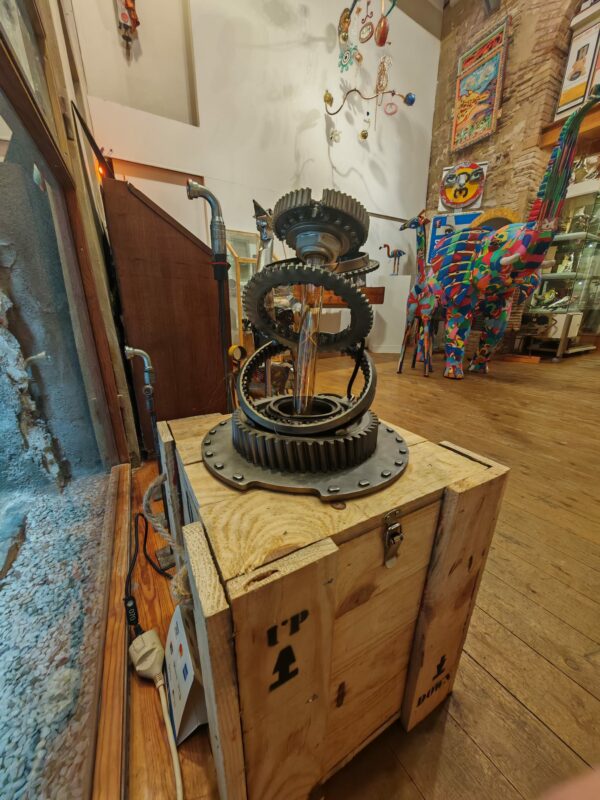 Gears - custom lamp 070, de Max Hierro - Imatge 2
