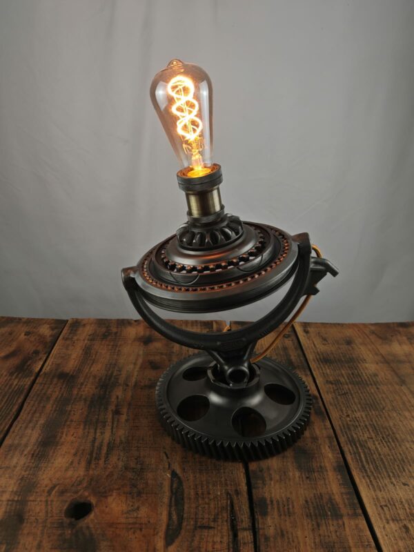 Gears - custom lamp 063, de Max Hierro