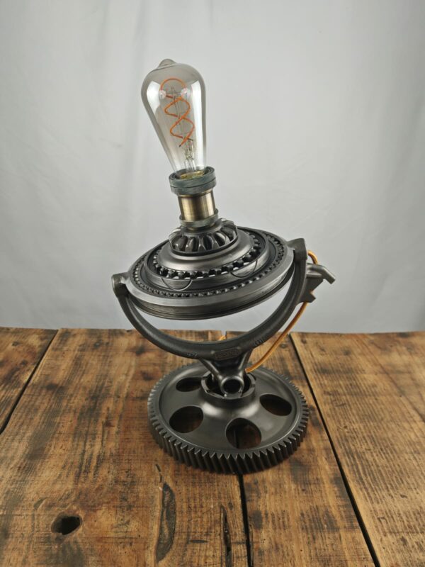 Gears - custom lamp 063, de Max Hierro - Imatge 2