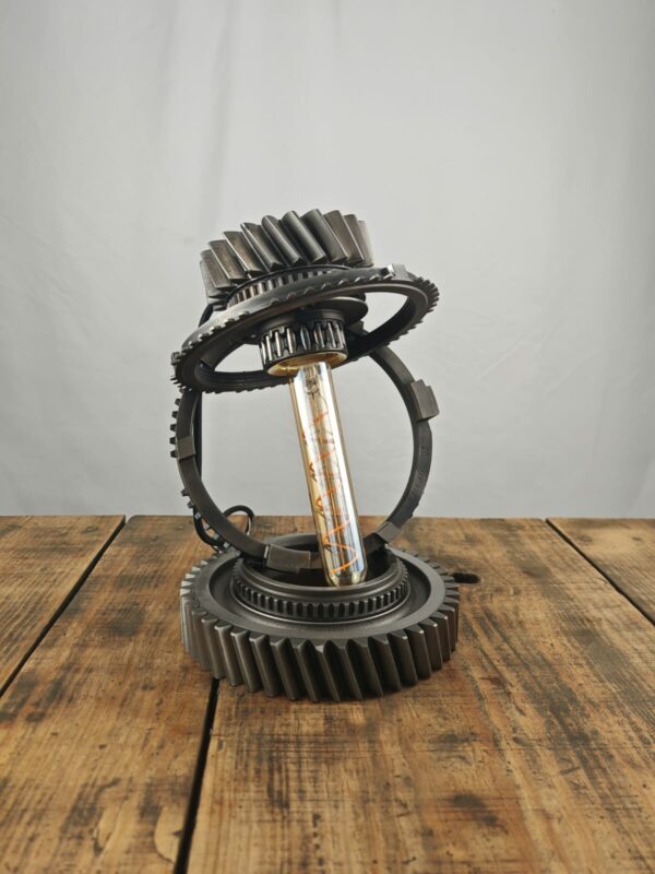 Gears - custom lamp 068, de Max Hierro - Imatge 2