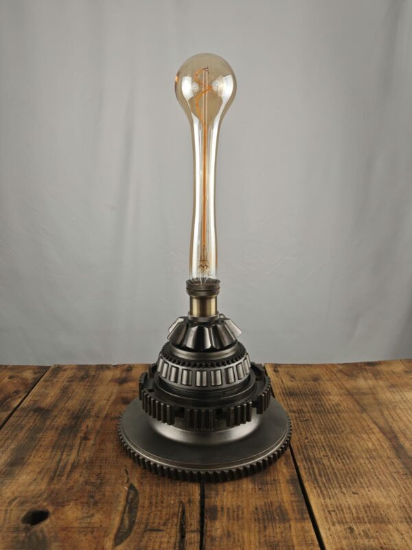 Gears - custom lamp 062, de Max Hierro - Imatge 2