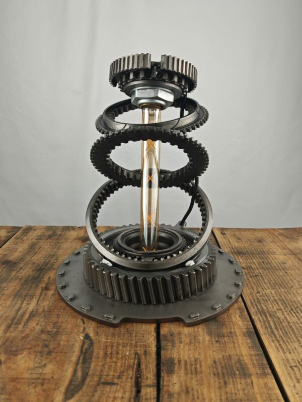 Gears - custom lamp 070, de Max Hierro - Imatge 3